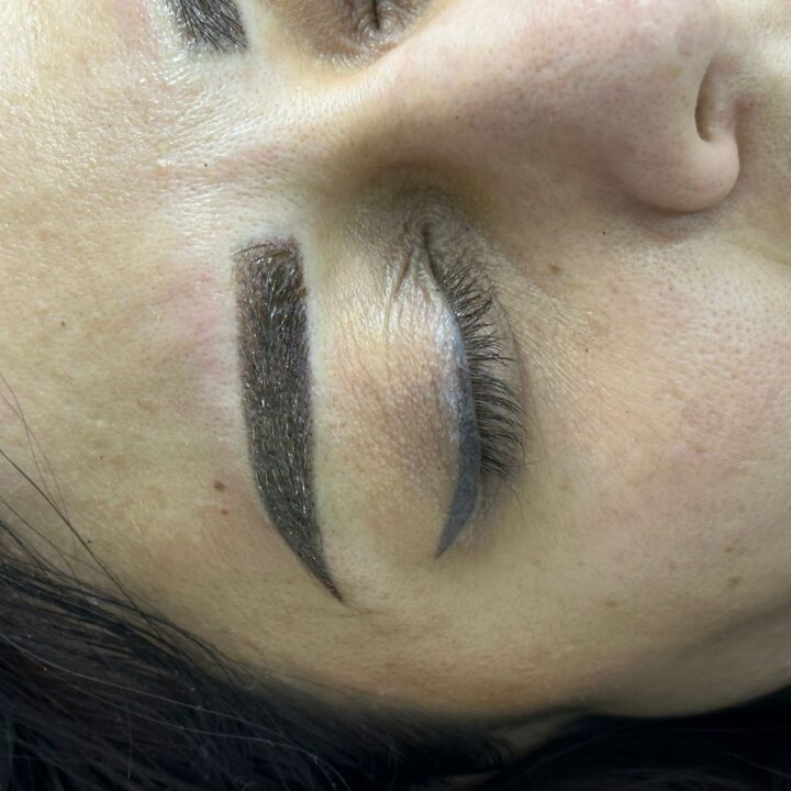 Перманентный макияж бровей