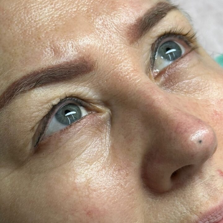 Перманентный макияж бровей