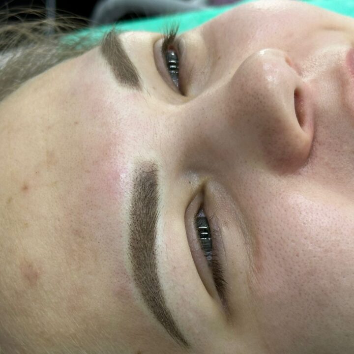 Перманентный макияж бровей