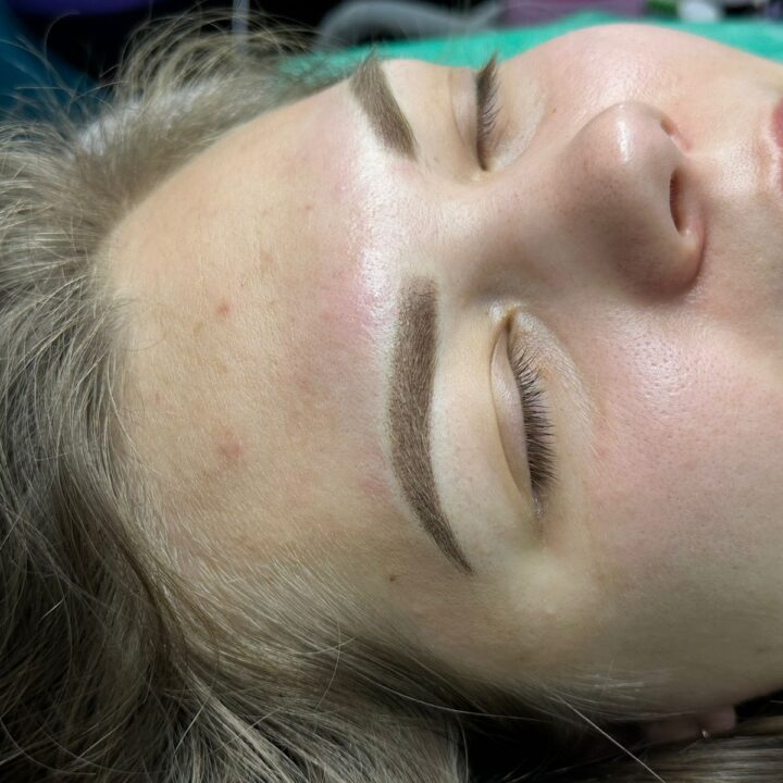 Перманентный макияж бровей