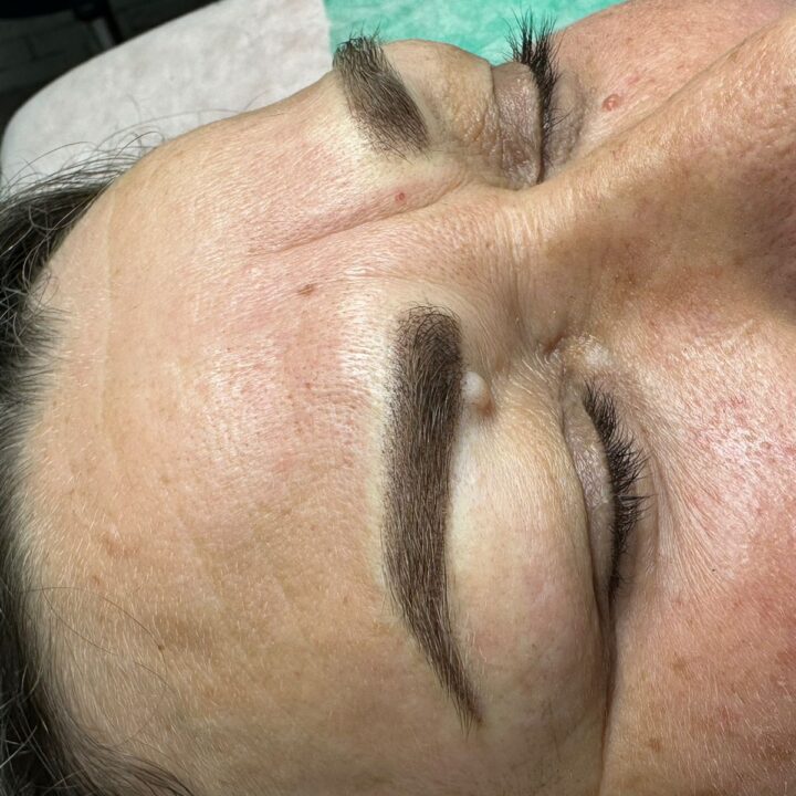 Перманентный макияж бровей