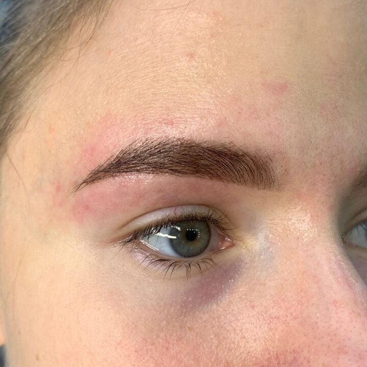 Перманентный макияж бровей